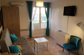Studio rez-jardin proche plage WiFi, clim, garage